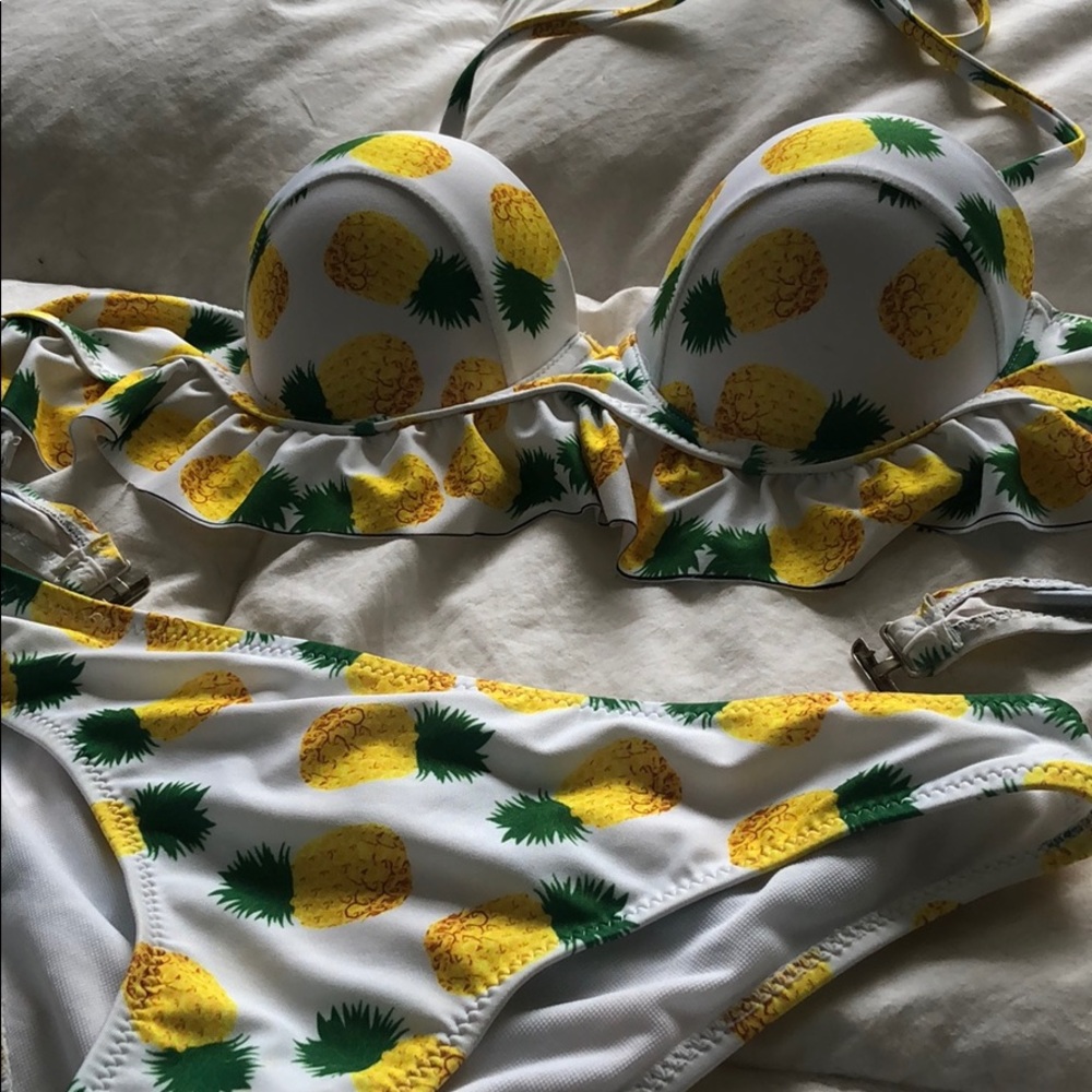 ๐ป 3/$40 ๐ฅณ Host Pick ๐ฅณ Pineapple bikini - Picture 2 of 8